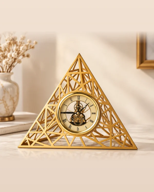 Gold Piramit Tasarımlı Geometrik Dekoratif Masa Saati 29x26x25 cm