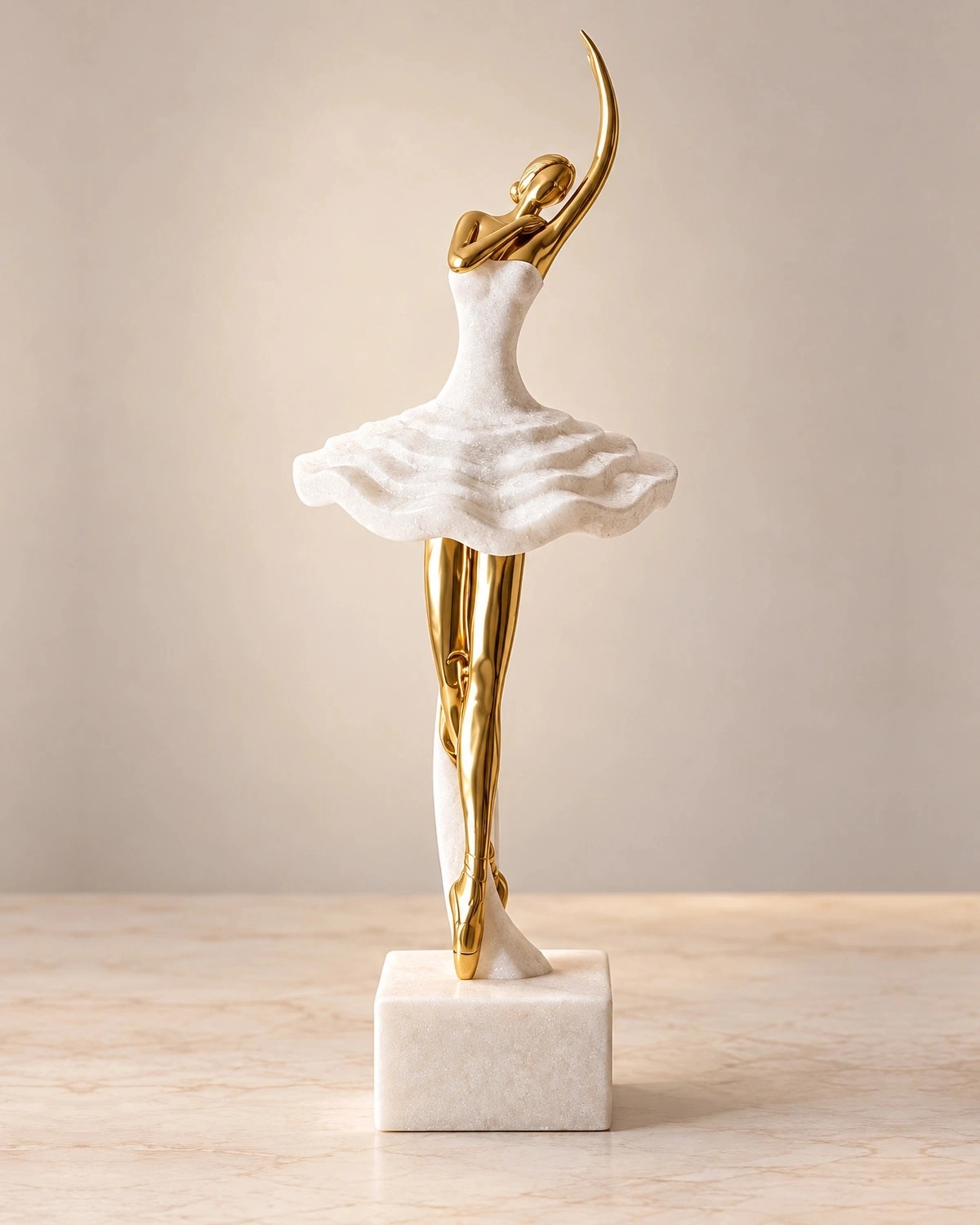 Swanera Balerin Mermer Görünümlü Gold Detaylı Dekoratif Obje 40x13 cm